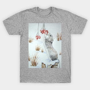 Cute mouse and red berries snow scene wildlife T-Shirt